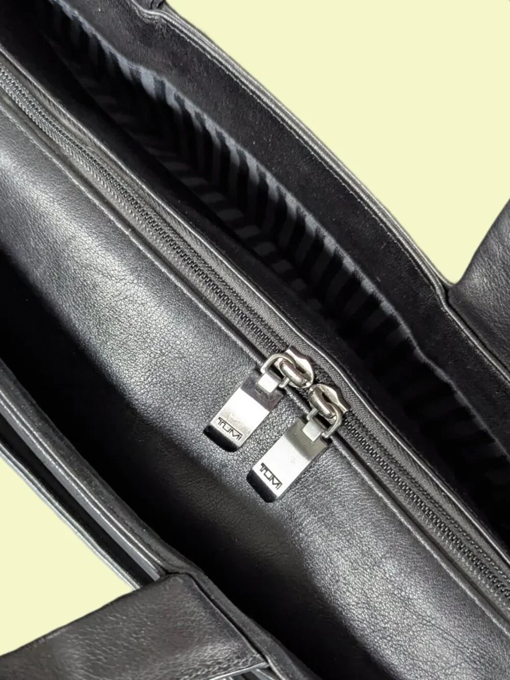Tumi Leather & Nylon - Vintage Laptop Briefcase - Fits 10